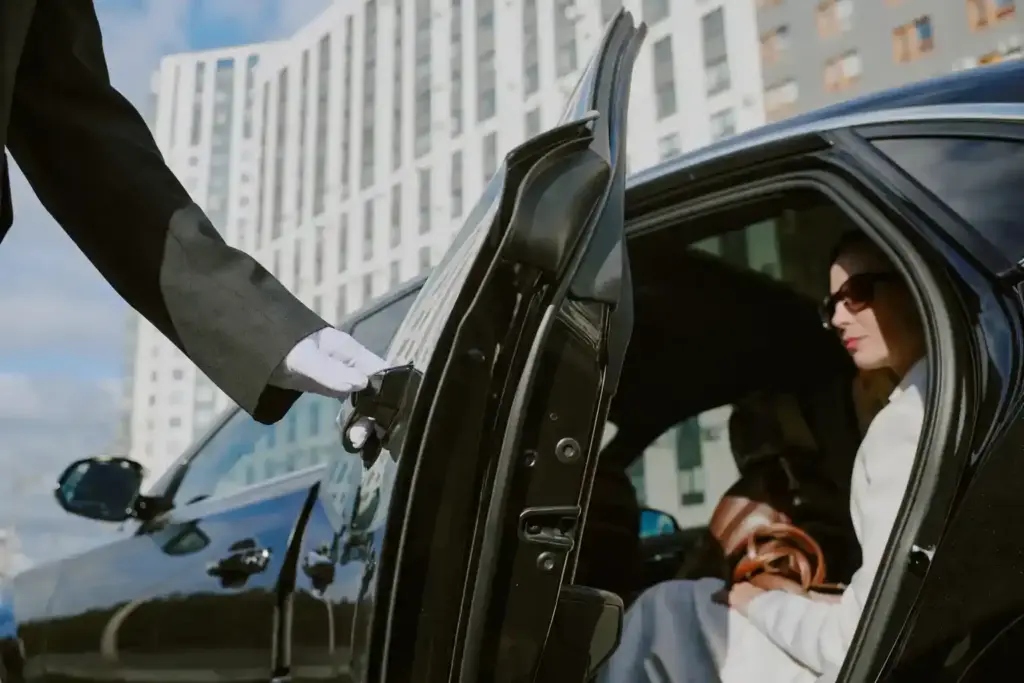 Corporate Shuttle Services: When Businesses Should Choose Group Transportation