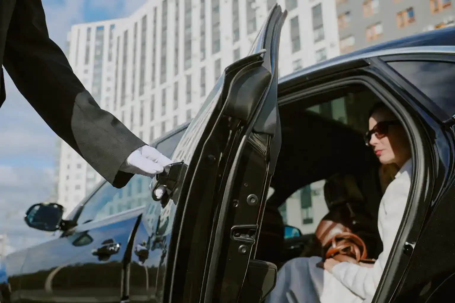 Corporate Shuttle Services: When Businesses Should Choose Group Transportation