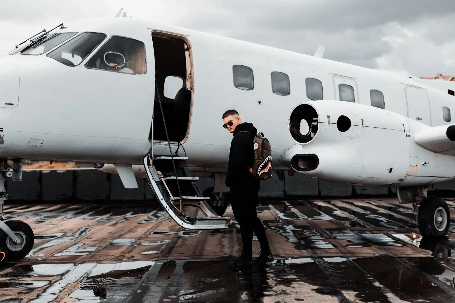 Private FBO airport limo service Seattle - Top & Trusted Transportation